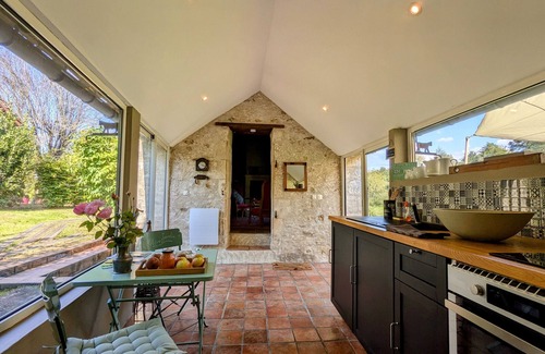 Chalais Cottage | Charming Nature Retreat with King Bed, Private Terrace, and Shared Pool in the Brenne Park