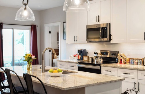 Forest Condo | Charming new 2-bedroom condo in Forest, Virginia near Liberty University.