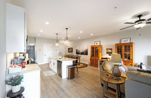 Forest Condo | Charming new 2-bedroom condo in Forest, Virginia near Liberty University.