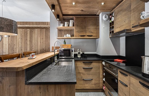 Le Praz Apartment | Charming New Apartment Near Pistes with Terrace and Ski-Room