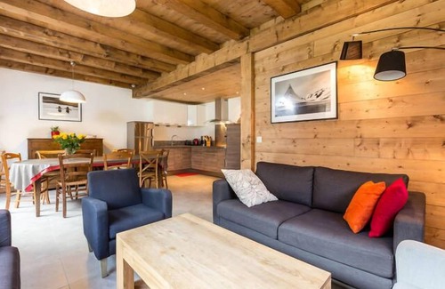 Les Houches Ski Chalet | Charming new chalet in burnt wood, south-facing terrace, beautiful view of the mountains
