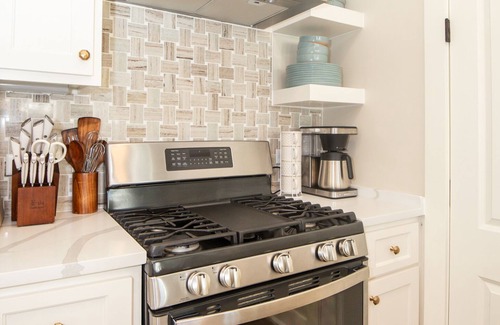 Oxford House | Charming new construction 2Br 1Twin loft 2Ba in The Lamar.