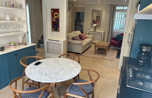 Battersea Apartment | Charming, newly decorated, Gdn flat, centrally located, next to Battersea Park