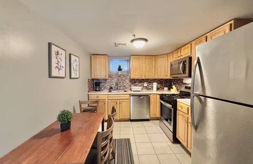 North Bergen Apartment | Charming NYC-Themed Retreat in North Bergen – Just Minutes from Midtown!