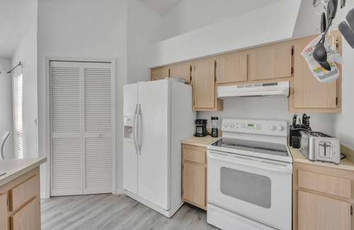 Southwest Orlando Condo | Charming Oasis: Stylish Apartment in the Heart of Orlando