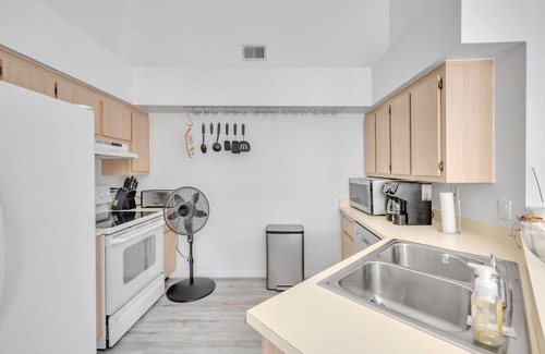 Southwest Orlando Condo | Charming Oasis: Stylish Apartment in the Heart of Orlando