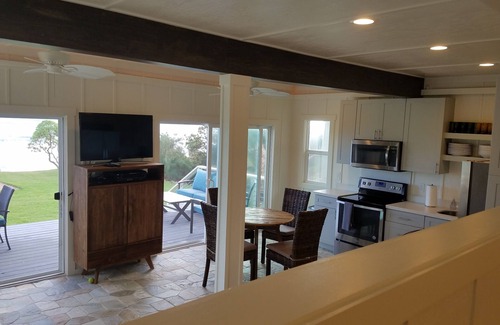 Kahuku Cottage | Charming Ocean Front/Beach Front/Cottage n30 day rental