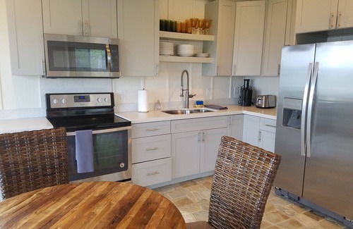 Kahuku Cottage | Charming Ocean Front/Beach Front/Cottage n30 day rental