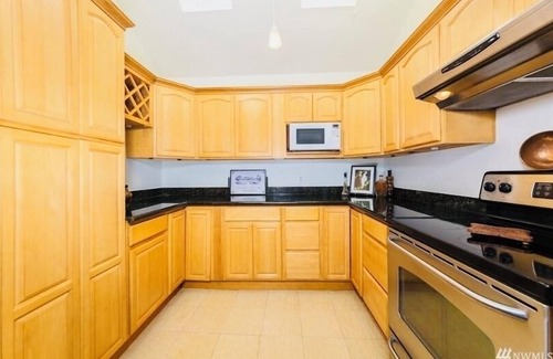 Mukilteo House | Charming ocean view house w/office/fully fenced yard in gorgeous Mukilteo