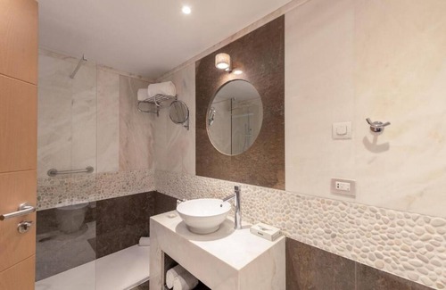 Santiago Hotel | Charming Oceanfront Retreat w/Balcony Views of Sesimbra’s Shores