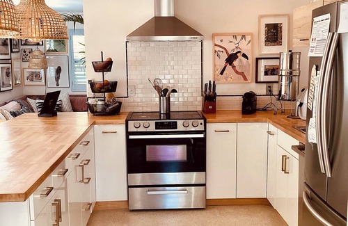 Central Naples House | Charming Olde Naples Bungalow