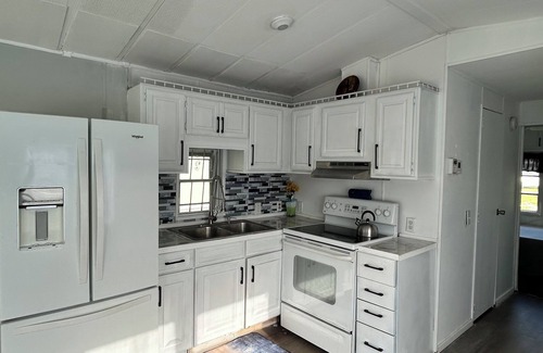 Fort Myers Beach Cottage | Charming one bedroom cottage with AC, WiFi in fantastic Fort Myers Beach