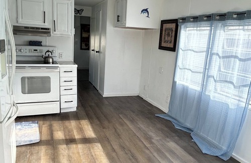 Fort Myers Beach Cottage | Charming one bedroom cottage with AC, WiFi in fantastic Fort Myers Beach