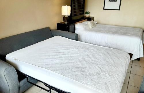 Ruskin Apartment | Charming one bedroom resort-style studio with pool and beach access
