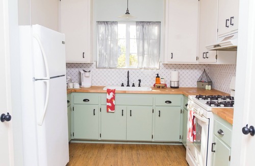 Chico Apartment | Charming Orchard Cottage…Pet Friendly!
