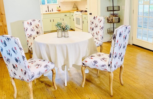 Chico Apartment | Charming Orchard Cottage…Pet Friendly!