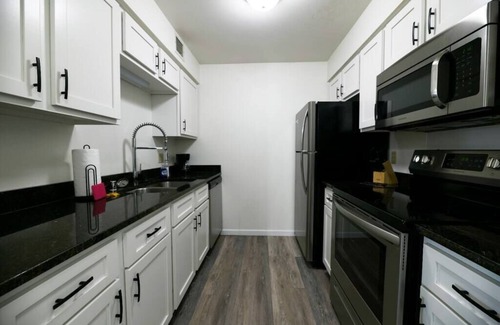 Oshkosh Apartment | Charming Oshkosh Residence Near Fox River With Underground Parking