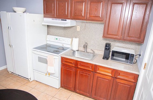 Stamford Apartment | Charming & Peaceful Apartment in Stamford!