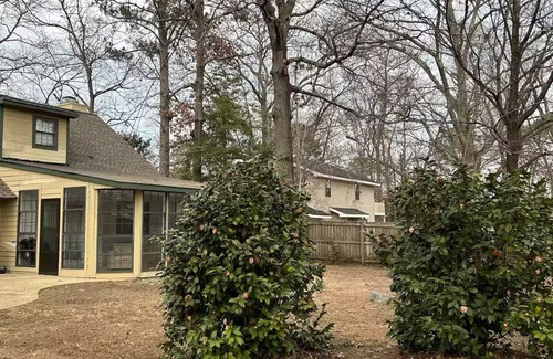 Warner Robins House | Charming, peaceful & spacious 3/2 house with sunroom, WiFi, AC in Warner Robins