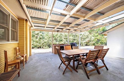 Dubbo House | Charming Period Home - Close to CBD, Pets Allowed