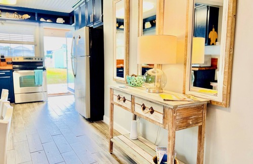 Atlantic Beach Cottage | Charming Pet-Friendly Cottage in beautiful Atlantic Beach with AC, WiFi