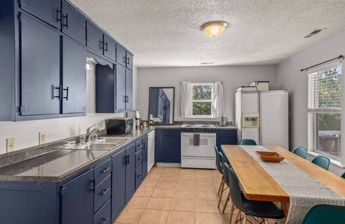 Fayetteville Cabin | Charming Pet-Friendly Cottage Near U of A