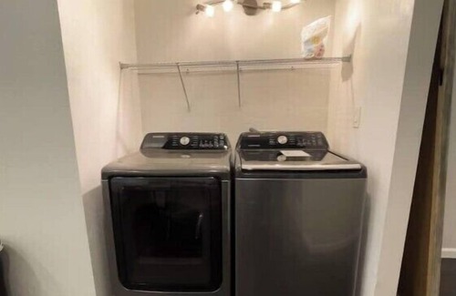 Hoover - Foster Apartment | Charming Pill Hill Upper Flat