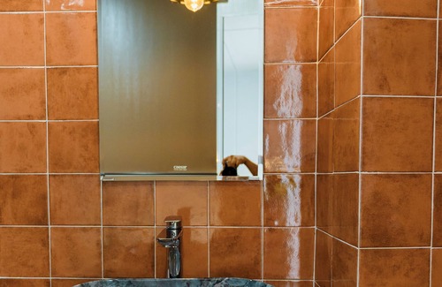 Hue House | Charming Private Room with Balcony – Local Homestay with Host Family, Cozy Stay