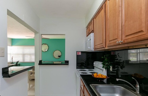 Poinciana Park Apartment | Charming Private 1 bedroom with Full Kitchen – Perfect Location!
