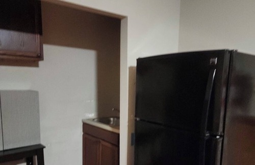 Clinton Apartment | Charming private 1-bedroom apartment in pleasant Clinton with WiFi, AC.