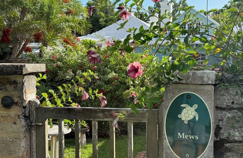 Somerset Village Cottage | Charming Private Cottage by the Beach