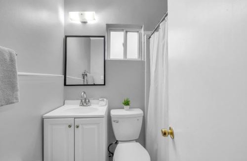 Riverview Apartment | Charming Private Room in Browntown for 2 Detroit