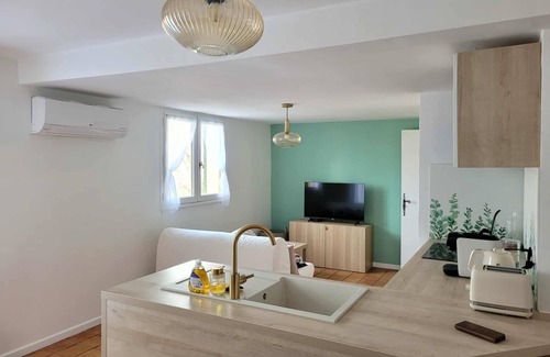 Sablet Apartment | Charming Provençal duplex with vineyard view