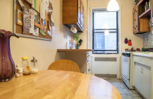 Kensington Apartment | Charming Quiet Sunny 1br Ditmas Park Close to Train