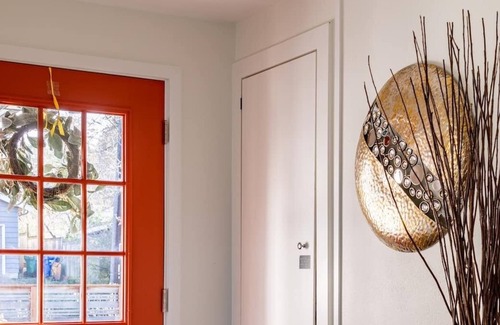 Ravenna House | Charming Ravenna home at a great location - close to restaurants, shops, parks.