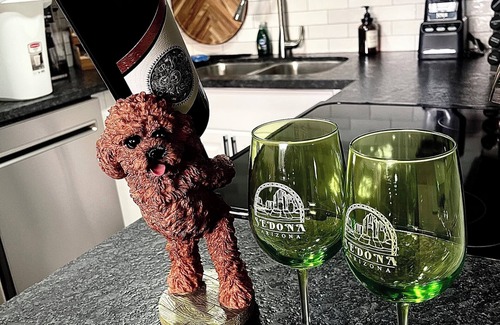 Oak Creek Condo | Charming Red Rock Poolside Condo with WiFi, AC in superb Sedona