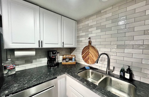 Oak Creek Condo | Charming Red Rock Poolside Condo with WiFi, AC in superb Sedona