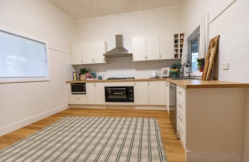 Murrurundi Cottage | Charming Renovated 3 Bedroom Murrurundi Cottage Circa 1910 With Mountain Views!