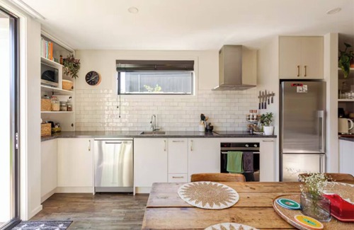 Lake Hayes House | Charming Retreat – Breathtaking Mountain Views