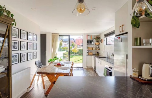 Lake Hayes House | Charming Retreat – Breathtaking Mountain Views