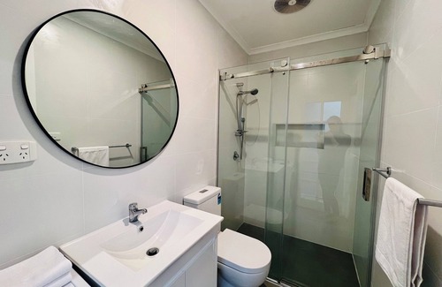 Wantirna South Apartment | Charming Retreat With a Serene Garden