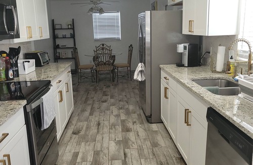 Deltona Lakes House | Charming Retreat - Your Perfect Getaway!