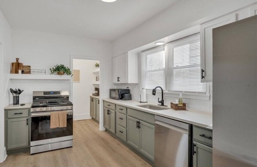 Dahlman House | Charming Retreat - Your Stay Haven in Omaha