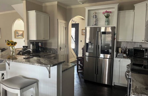 Collierville House | Charming room in Beautiful Custom Home- 30 day stay minimum