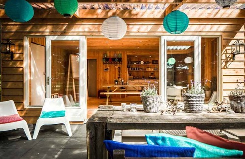 Krachtighuizen Hotel | Charming Room in the Woods – Ideal for Couples' Getaway