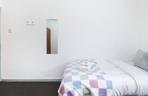 Bramcote Apartment | Charming Room Near Highfields Park