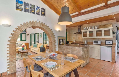 Fonte do Bispo Villa | Charming Rural Retreat, A/C, Private Pool & Beautiful Views - 11km from the Coastal Town of Tavira!