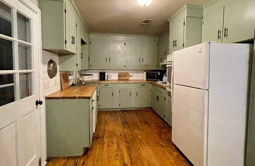 Starkville House | Charming Rustic Farmhouse on 7 acres less than 3 miles from MSU Campus