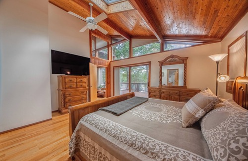 Hardyville House | Charming Rustic Waterfront Cottage Hideaway. Ask for discount for long bookings.