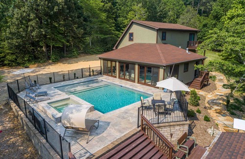 Hardyville House | Charming Rustic Waterfront Cottage Hideaway. Ask for discount for long bookings.